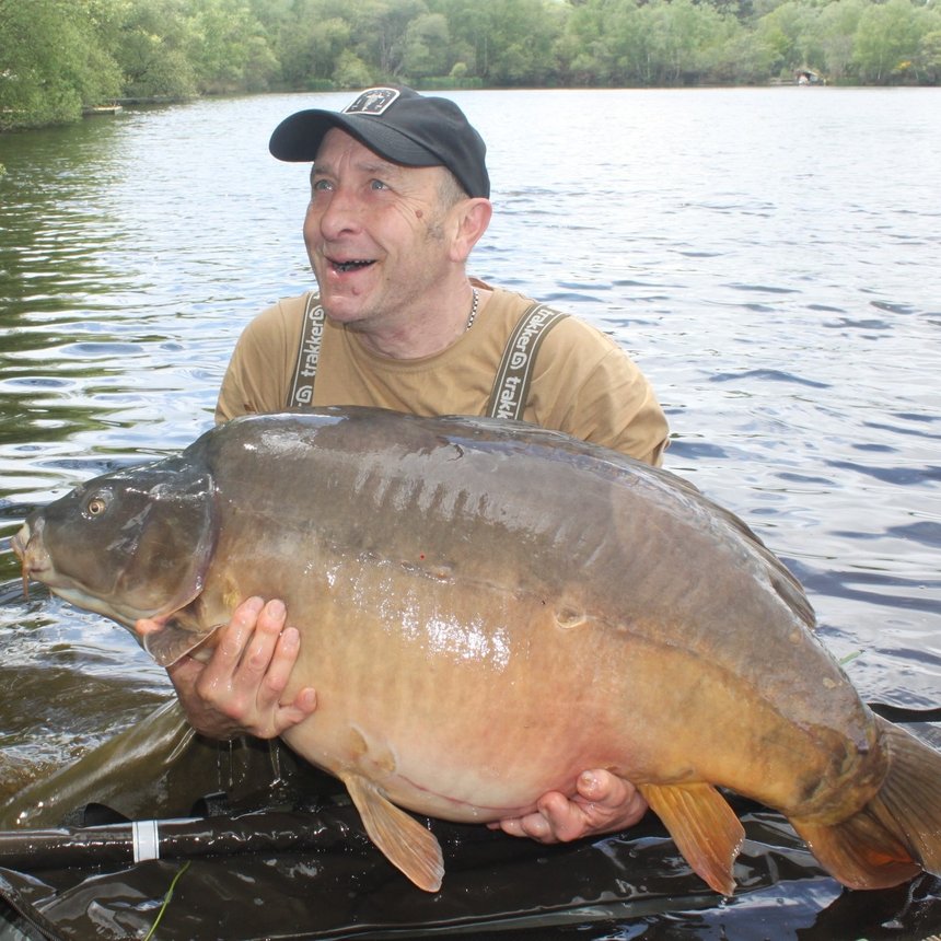 Une carpe de 42,200 kilos capturée dans un plan d'eau français